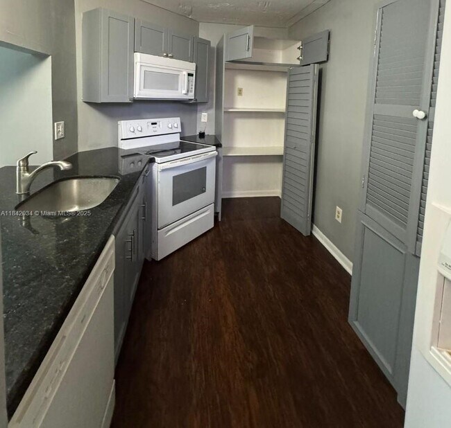 Foto del edificio - 855 NE 209th St