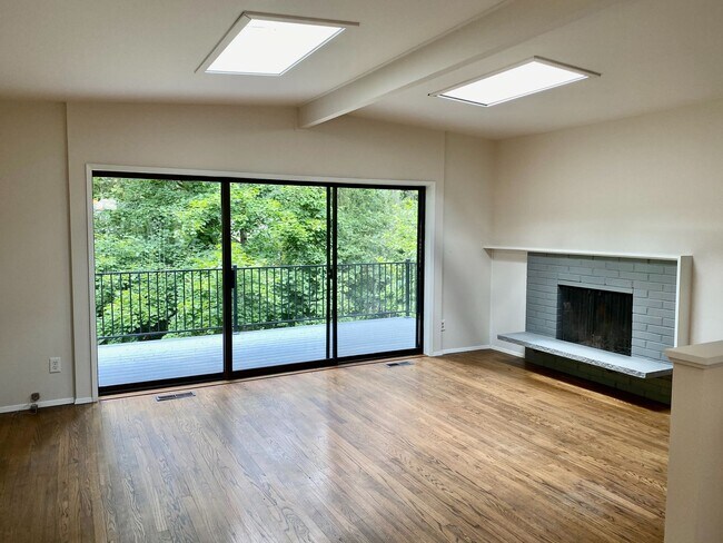 Foto del edificio - Bellevue Home!!!