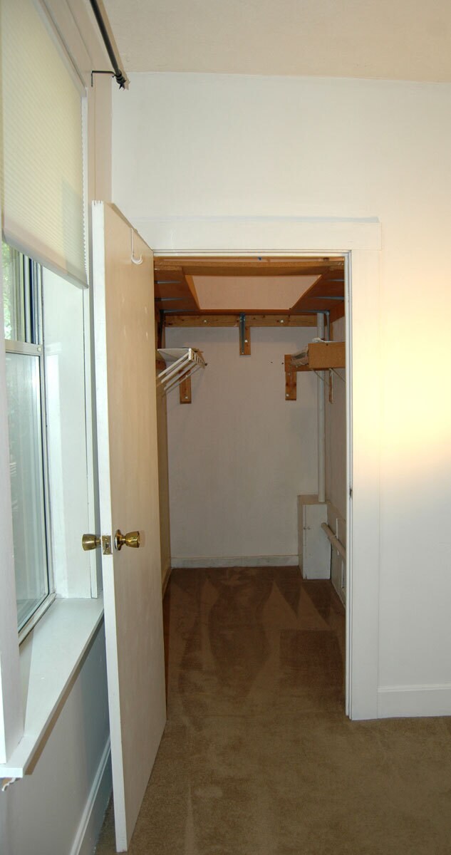 walk-in closet - 3432 Lyleburn Plz