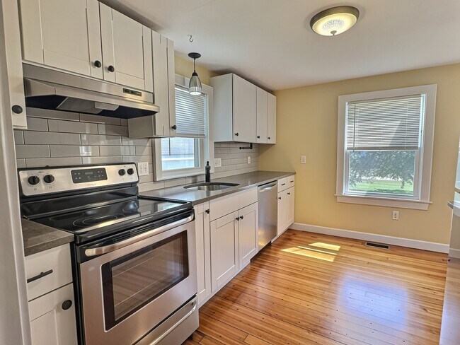 Building Photo - 53 Davis Ave