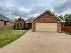 Building Photo - 705 Rambling Ct
