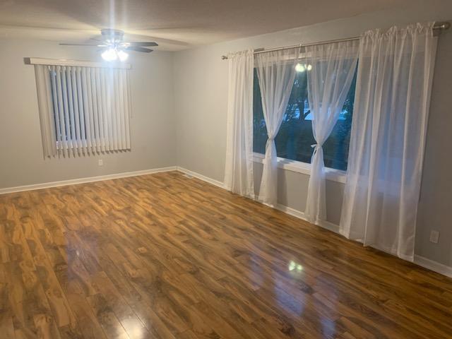 Foto del edificio - 4361 Shoreline Dr