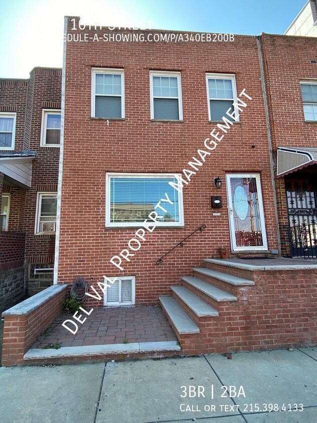 Foto principal - Newly Renovated 3-Bdrm Row Home For Rent -...