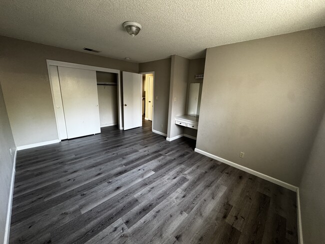 Building Photo - 3700 Bridgeford Ln