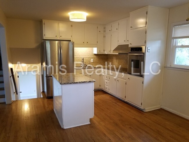 Foto del edificio - 232 Forest Glen Cir
