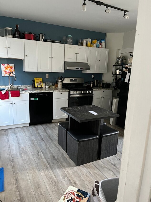 Building Photo - 1011 Penn St