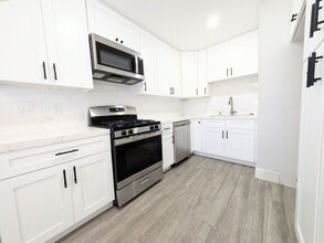 Building Photo - 402 13th St
