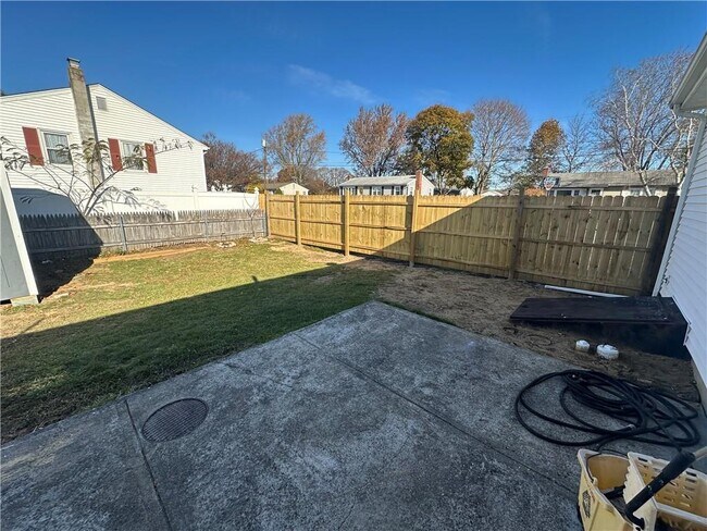 Building Photo - 65 Ingalls St