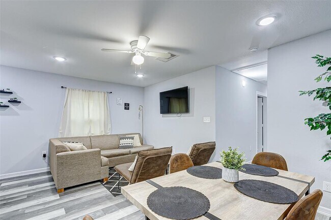 Foto del edificio - 6733 Knox St