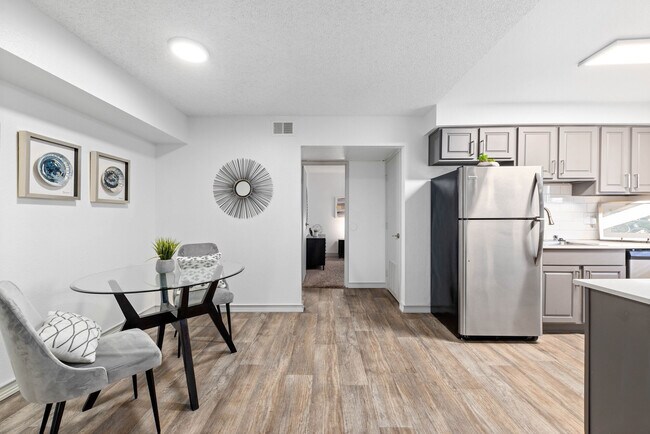 Building Photo - Highland Park