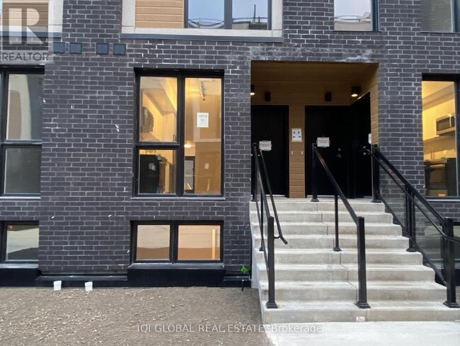 Building Photo - 178 Clonmore Dr