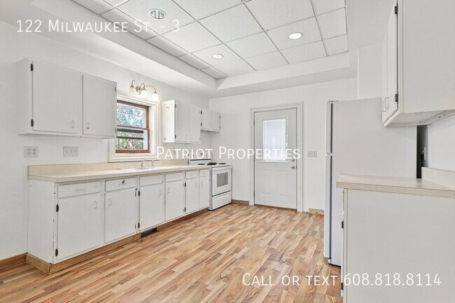 Building Photo - 2 bedroom/ 1 bath in Johnson Creek, WI