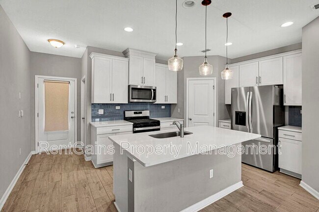 Building Photo - 469 Brandon Lks Dr