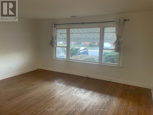 Building Photo - 65 Notley Pl