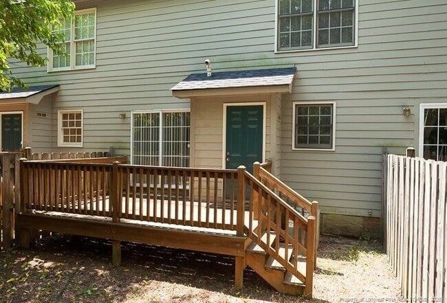 Building Photo - 102 Brett Ct