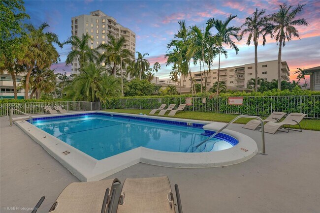 Building Photo - 9850 E Bay Harbor Dr