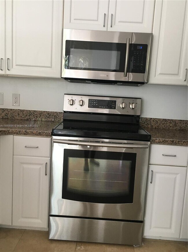 Building Photo - 1155 Brickell Bay Dr