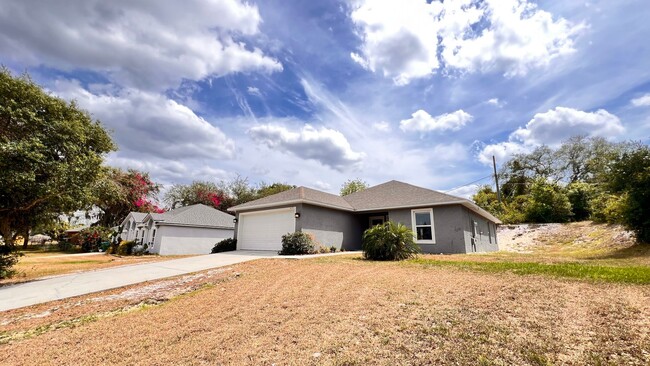 Building Photo - Beautiful 3/2 w/ office HOME in Deltona!!