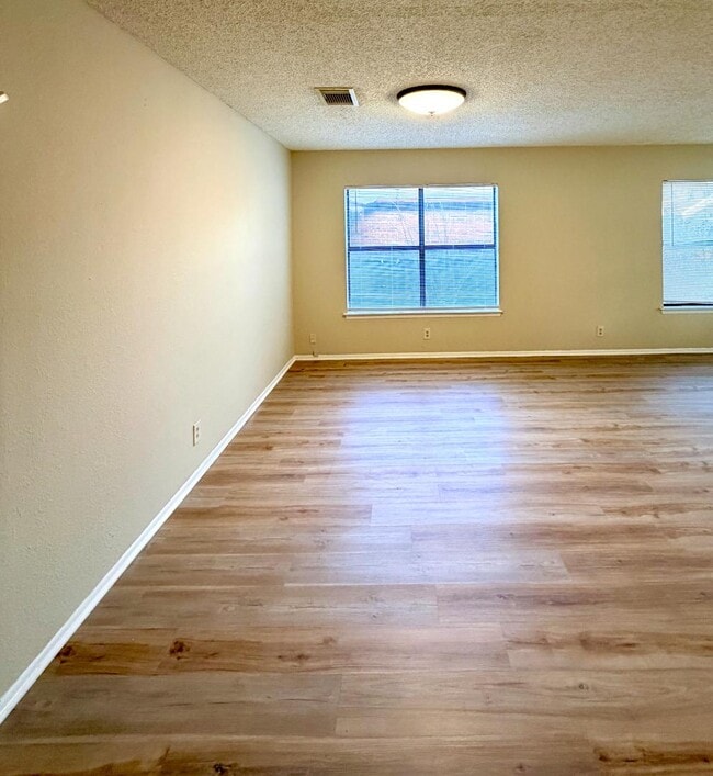 Building Photo - 9202 Roquefort