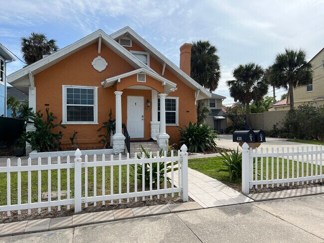 Building Photo - 430 Goodall Ave