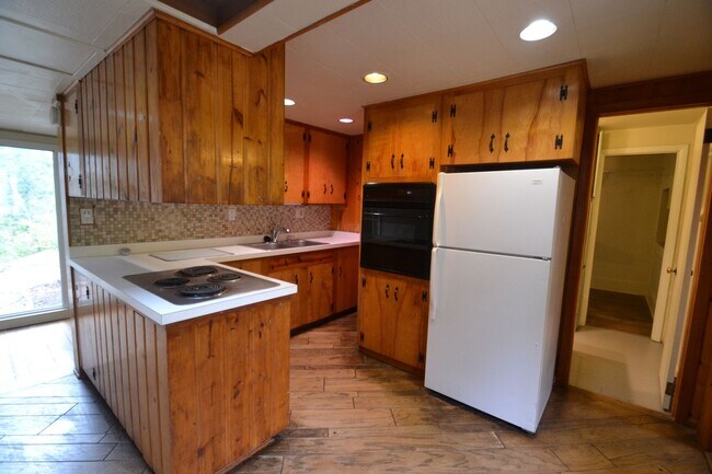 Foto del edificio - Cheyenne Canyon Ranch Style Home!