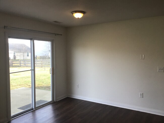 Foto del edificio - 2070 Whispering Wind Ln