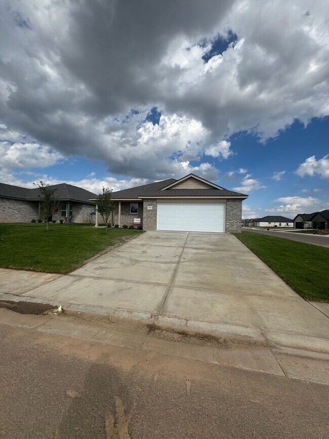 Building Photo - 10605 Admire St