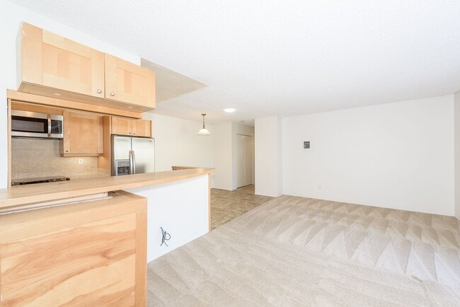 Foto del edificio - Serenity Abounds in University City!