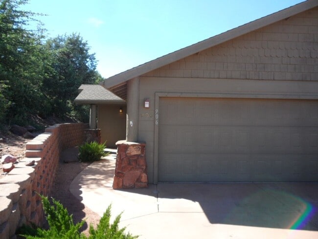 Building Photo - 2 bed / 2 bath - 2 car attached garage