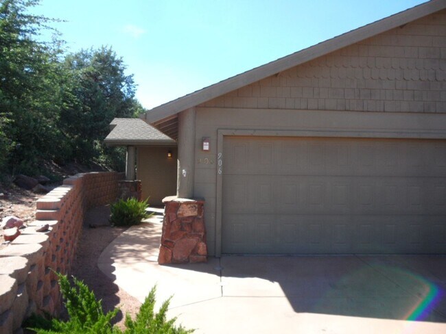 Foto del edificio - 2 bed / 2 bath - 2 car attached garage