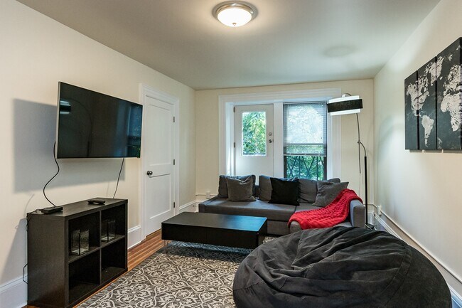 Foto del edificio - 1463 Beacon St