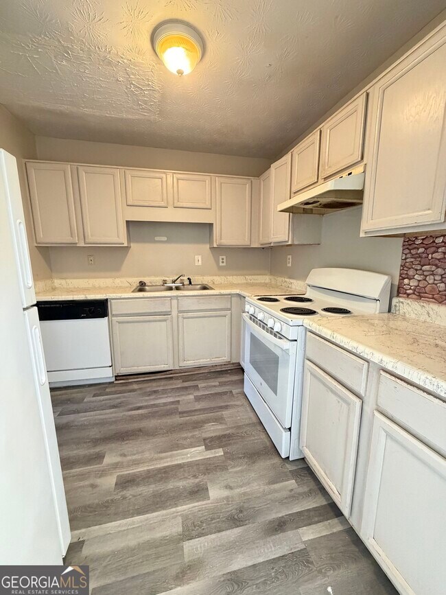 Foto del edificio - 1744 Bob White Ln SE