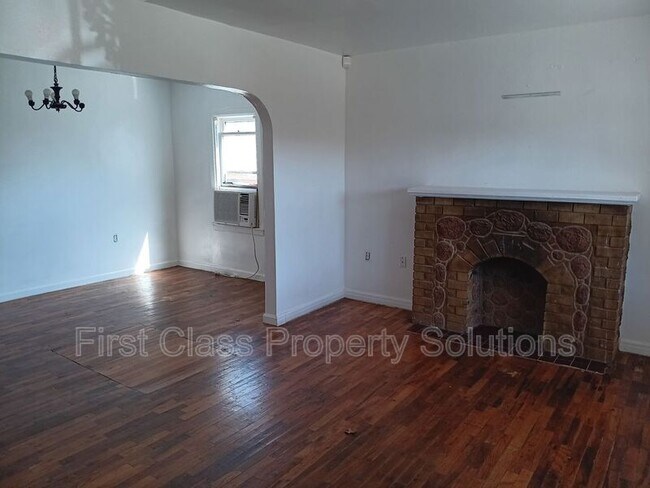 Building Photo - 1701 NE 34th St