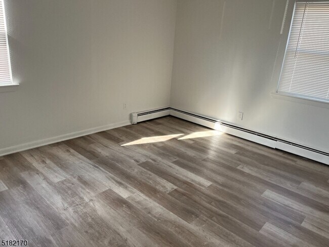 Foto del edificio - 44 Clifton Blvd