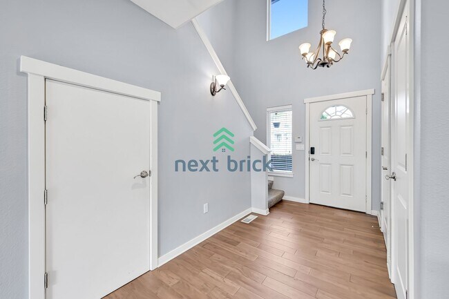 Building Photo - 3 BED & 2.5 BATH  FOR RENT
