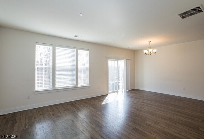 Building Photo - 203 Parkview Ln