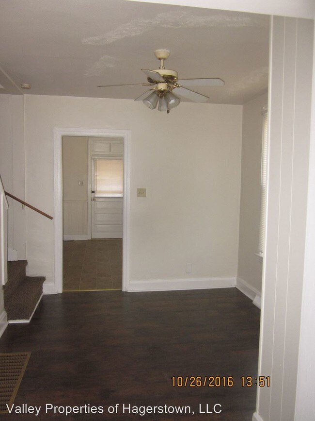 Building Photo - 137-139 Elm St