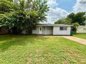 Building Photo - 117 W Garden Dr