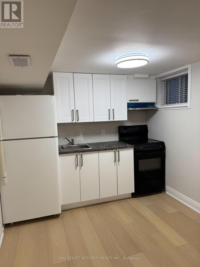 Photo du bâtiment - 244 King Edward Ave