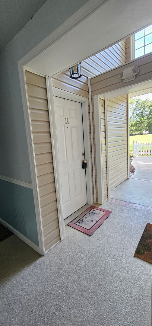 Building Photo - Beautiful 3 Bed, 2 Bath tucked away in the...