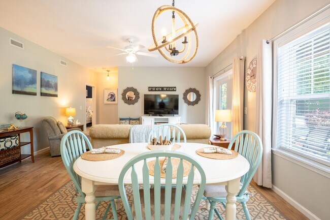 Foto del edificio - OFF-SEASON FURNISHED MONTHLY RENTAL STARTI...