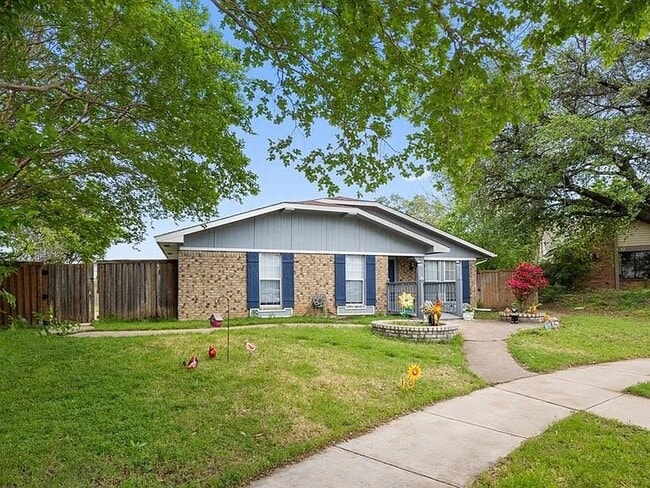 Building Photo - 1706 Delaford Cir