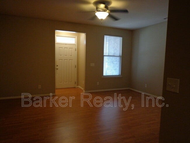 Building Photo - 3018 Freeport Dr