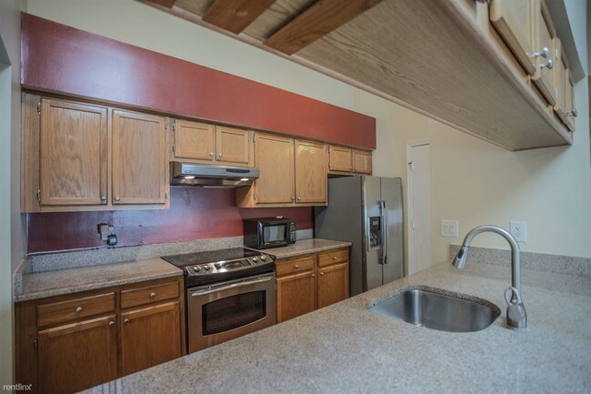 Building Photo - 3 br, 2 bath Condo - 14200 Wolf Creek Pl