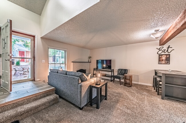 Building Photo - 2665 Hatch Cir