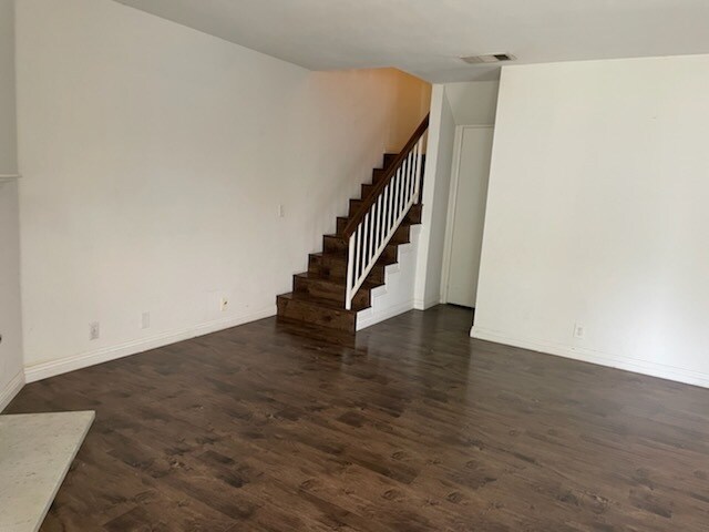 Foto del edificio - 26115 Frampton Ave