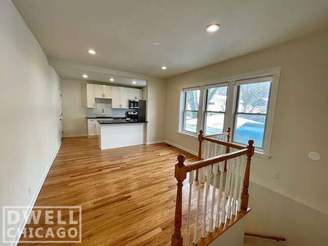 Building Photo - 1746 W North Shore Ave