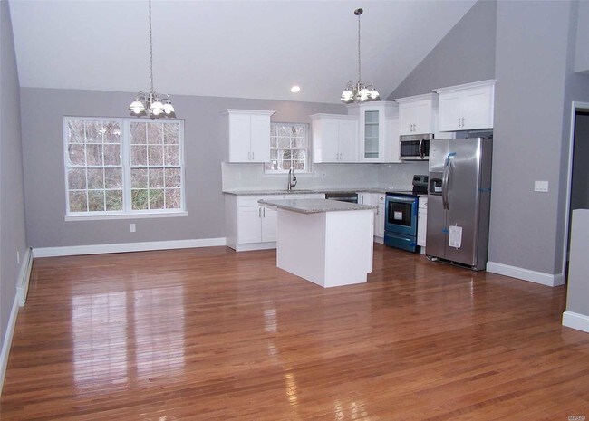 Building Photo - 15 Flores Ln