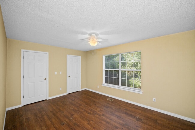 Building Photo - 8564 Garden Cir