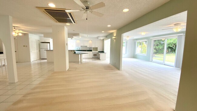 Building Photo - AVAILABLE NOW! 4 BED/2 BATH HOME IN KANEOHE w/ Garage, Yard & PV!!